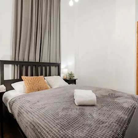 Wellness Wonderland: Garden, Sauna, Jacuzzi In Cbd