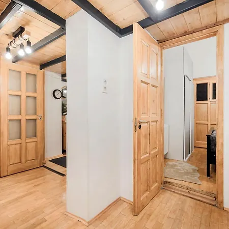 Wellness Wonderland: Garden, Sauna, Jacuzzi In Cbd Apartment Budapest