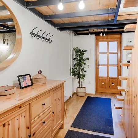 Apartment Wellness Wonderland: Garden, Sauna, Jacuzzi In Cbd *