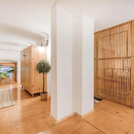 Wellness Wonderland: Garden, Sauna, Jacuzzi In Cbd *