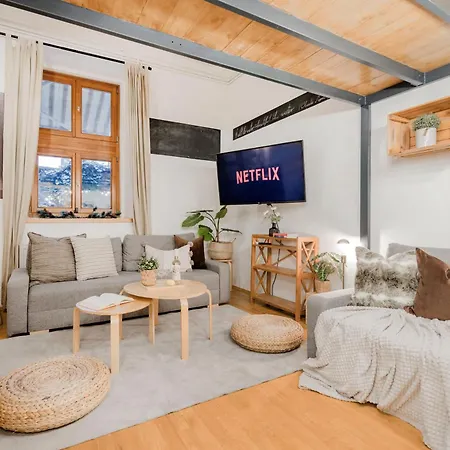 Wellness Wonderland: Garden, Sauna, Jacuzzi In Cbd